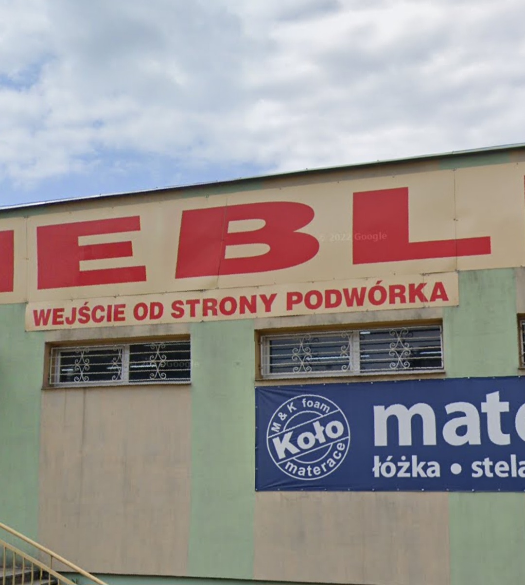 Budynek sklepu meblowego KOMETA od zewnątrz