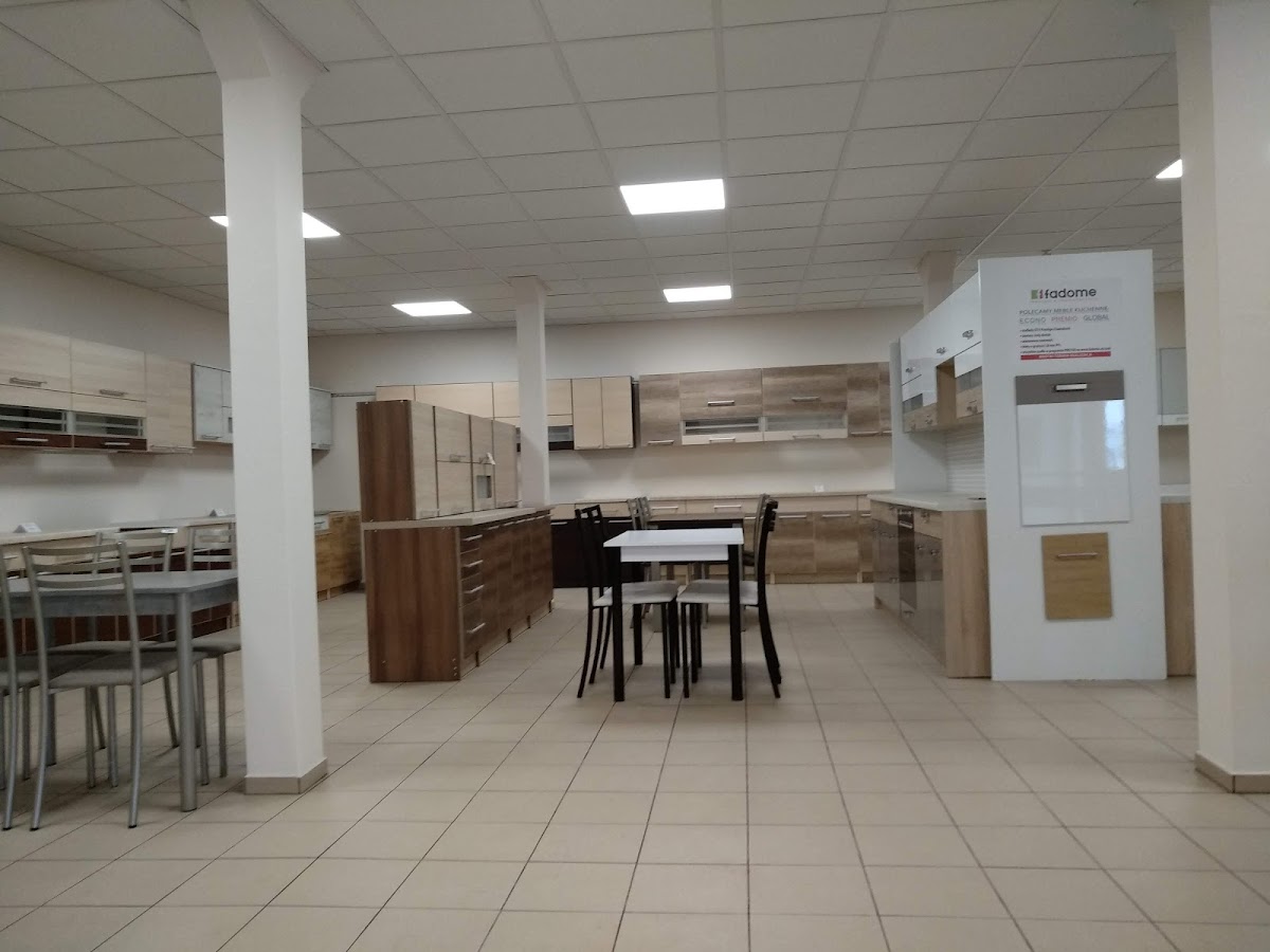 Przestronny showroom meblowy